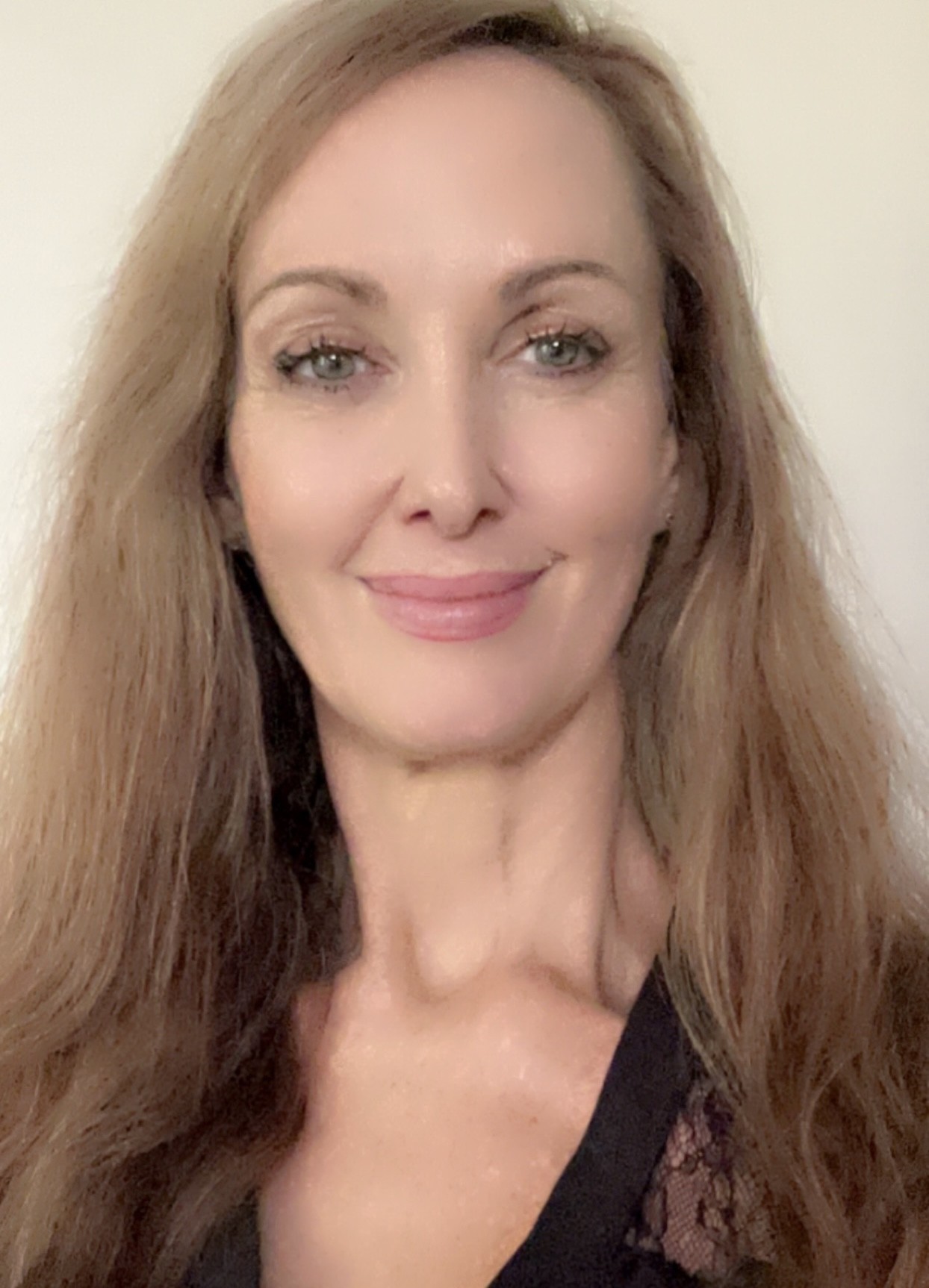 Chloe Manier is an online counsellor and Reiki healer based in Queensland, Australia.